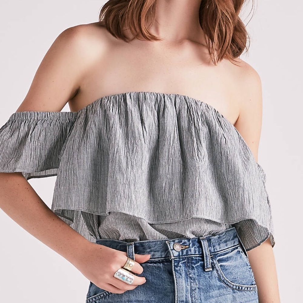 NEW LUCKY brand Off the Shoulder ruffle top